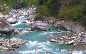 भरिएर बग्न थाल्यो पहिरोले थुनेको रघुगङ्गा नदी